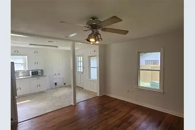 401 N Tinsley Street, Angleton, TX 77515 - Photo 9