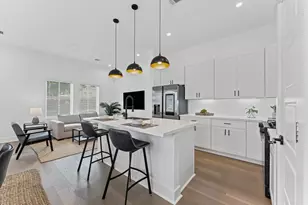 332 Neyland St, Houston, TX 77022 - Photo 9