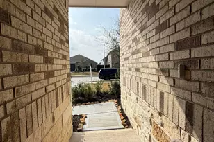 2527 Gray Gale Ct, Baytown, TX 77523 - Photo 3