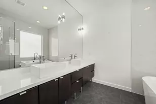910 W 19th St, Houston, TX 77008 - Photo 17