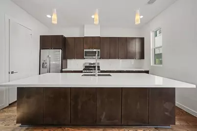 910 W 19th Street #B, Houston, TX 77008 - Photo 9