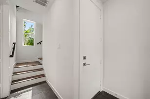 910 W 19th St, Houston, TX 77008 - Photo 3