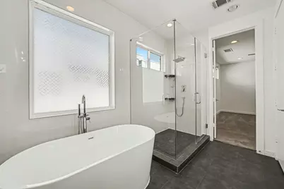 910 W 19th Street #B, Houston, TX 77008 - Photo 17