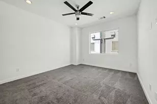 910 W 19th St, Houston, TX 77008 - Photo 5