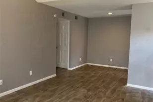 10211 Sugar Branch Dr, Houston, TX 77036 - Photo 11