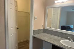 10211 Sugar Branch Dr, Houston, TX 77036 - Photo 7