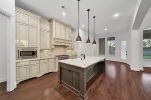 19 Brittany Rose Pl, The Woodlands, TX 77375 - Photo 9