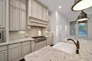 19 Brittany Rose Pl, The Woodlands, TX 77375 - Photo 11