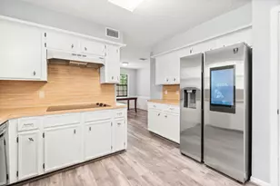 29 W Torch Pine Circle W, The Woodlands, TX 77381 - Photo 3