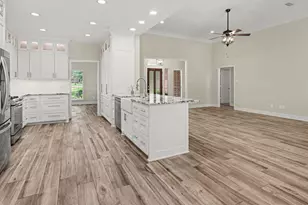8911 Diamante Dr, Magnolia, TX 77354 - Photo 7