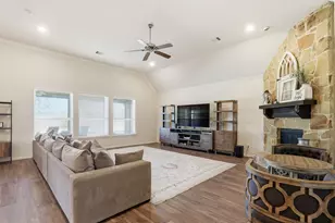 4115 Broadmoor Dr, Mont Belvieu, TX 77523 - Photo 9