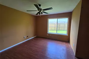 10410 Tennis Ct, Houston, TX 77099 - Photo 11