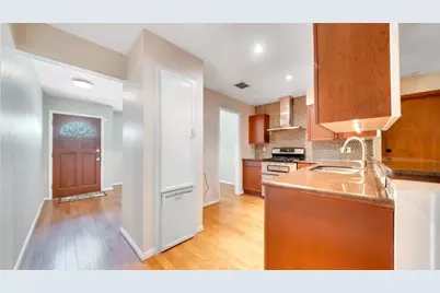 15218 E Hutchinson Circle, Houston, TX 77071 - Photo 5