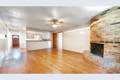 15218 E Hutchinson Circle, Houston, TX 77071 - Photo 9