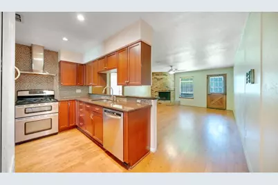 15218 E Hutchinson Circle, Houston, TX 77071 - Photo 3