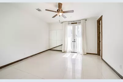 1108 W 15th 1/2 Street, Houston, TX 77008 - Photo 9