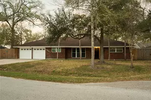 2921 Oak Dr, Dickinson, TX 77539 - Photo 1