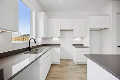 8103 Calhoun Road, Houston, TX 77033 - Photo 7