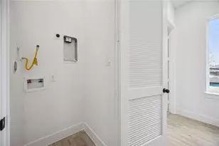 8103 Calhoun Rd, Houston, TX 77033 - Photo 13