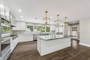 5524 Sturbridge Dr, Houston, TX 77056 - Photo 9