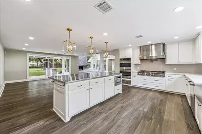 5524 Sturbridge Drive, Houston, TX 77056 - Photo 9