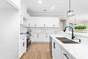 884 Meloreen, Port Neches, TX 77651 - Photo 11