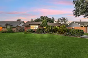 2205 Lazybrook Dr, Houston, TX 77008 - Photo 1