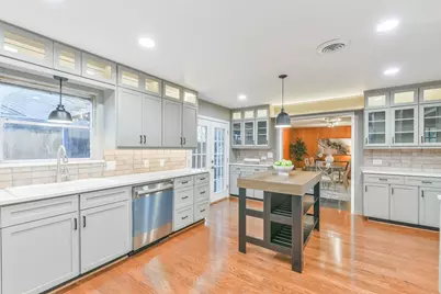 2205 Lazybrook Drive, Houston, TX 77008 - Photo 11