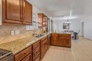 6510 Roos Rd, Houston, TX 77074 - Photo 9