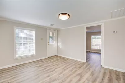 1051 W Little York Road, Houston, TX 77091 - Photo 9