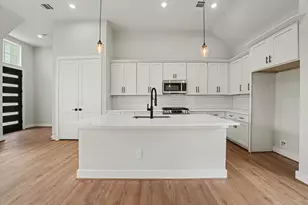 121 Shady Lake Dr, Houston, TX 77336 - Photo 5