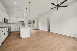 121 Shady Lake Dr, Houston, TX 77336 - Photo 3