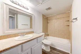 10202 Forum Park Dr, Houston, TX 77036 - Photo 17