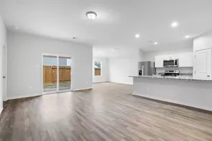 102 Avalon Dr, Huntsville, TX 77320 - Photo 5