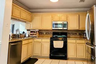 1015 Green Meadow St, Beaumont, TX 77706 - Photo 9