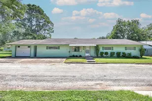 604 N Market St, Hallettsville, TX 77964 - Photo 1