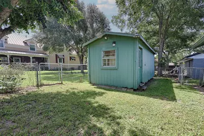 604 N Market Street, Hallettsville, TX 77964 - Photo 21