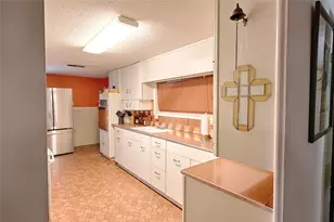 604 N Market St, Hallettsville, TX 77964 - Photo 5