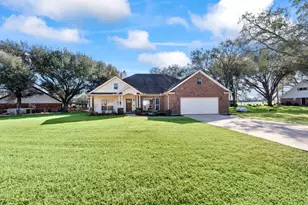 15592 Sandtrap Dr, Waller, TX 77484 - Photo 3