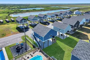 1028 Sunset Circle W, Crystal Beach, TX 77650 - Photo 15