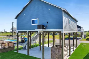 1028 Sunset Circle W, Crystal Beach, TX 77650 - Photo 13