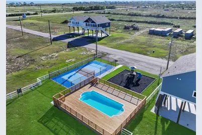 1028 Sunset Circle W, Crystal Beach, TX 77650 - Photo 3