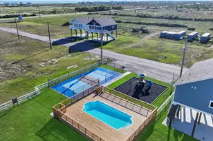 1028 Sunset Circle W, Crystal Beach, TX 77650 - Photo 3