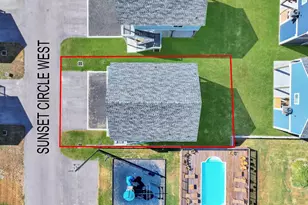 1028 Sunset Circle W, Crystal Beach, TX 77650 - Photo 5