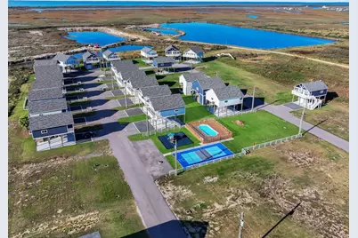1028 Sunset Circle W, Crystal Beach, TX 77650 - Photo 9