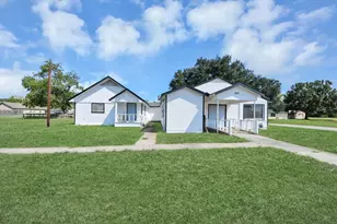 803 Live Oak St, Sealy, TX 77474 - Photo 1