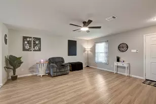 950 21st St, Hempstead, TX 77445 - Photo 5