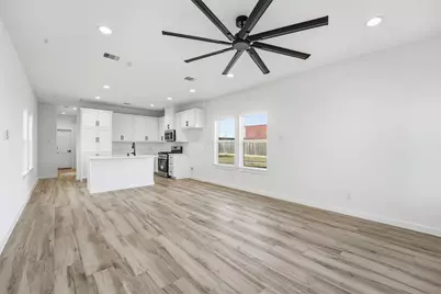 530 N 4th Street, La Porte, TX 77571 - Photo 5