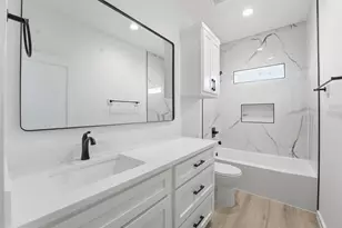 530 N 4th St, La Porte, TX 77571 - Photo 13