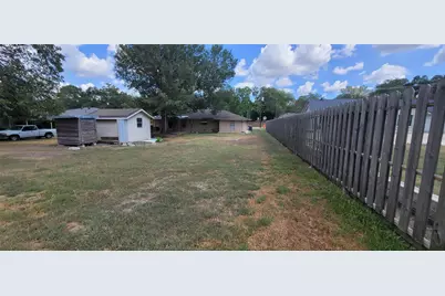 1900 S Day Street, Brenham, TX 77833 - Photo 15
